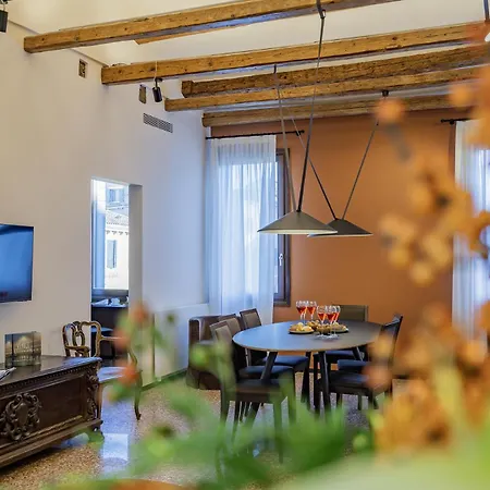 Palazzetto San Stin Up To 5 Guests Renewed In 2024 * Venecia